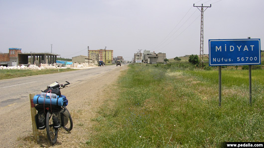 Pedalla Türkiye - Midyat Girişi...